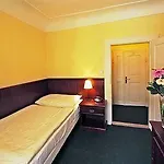 U Suteru Hotel 3*