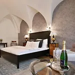 U Suteru Hotel